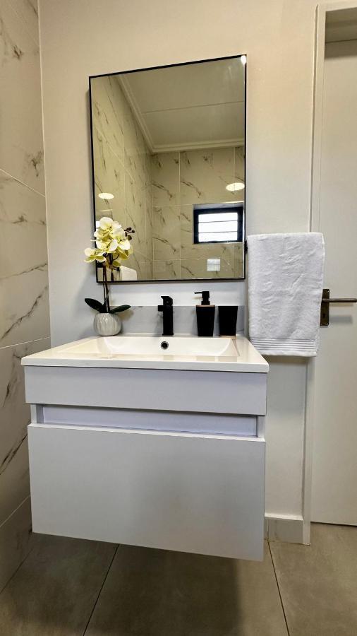 Stylish Executive Apartment With Power Backup Johannesburg Luaran gambar